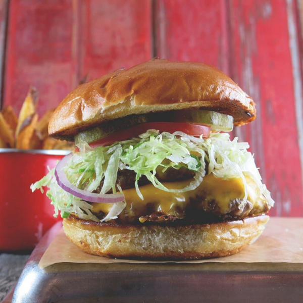 Classic Cheeseburger + 1 Side